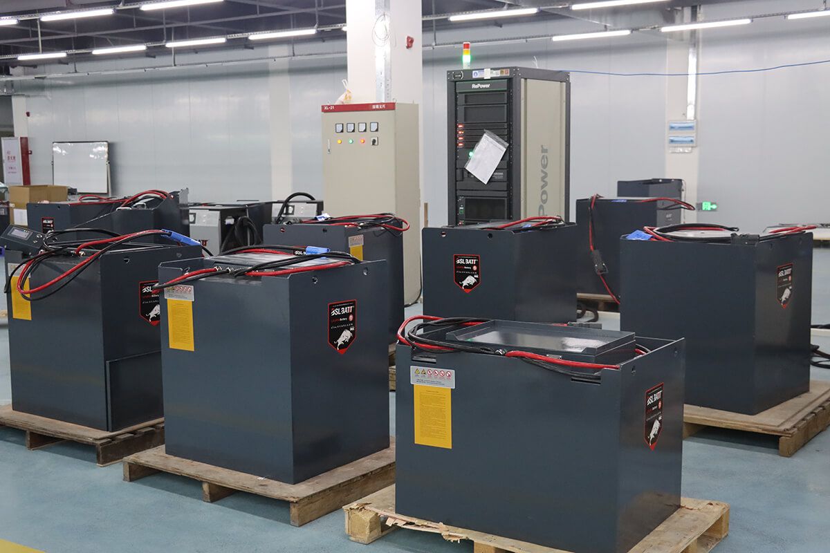 Lithium forklift battery (2) Lithium forklift battery (2)