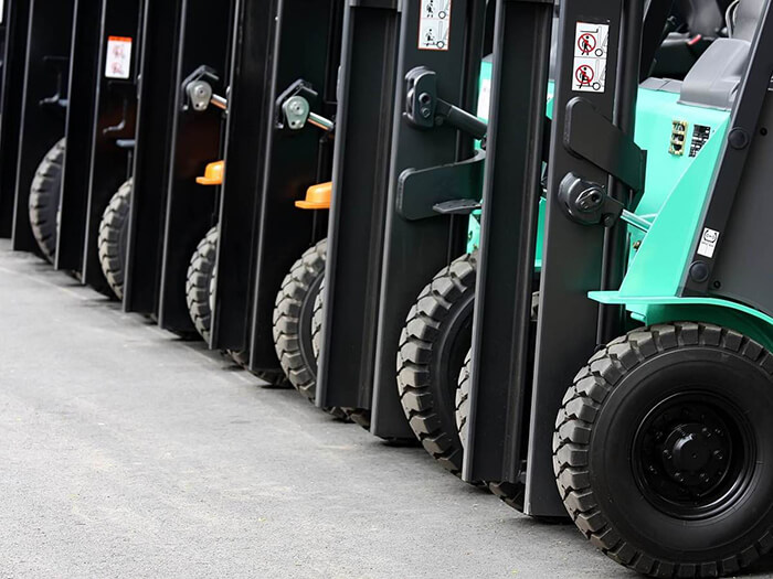 Cleaning Up Forklift Battery Technology | BSLBATT®